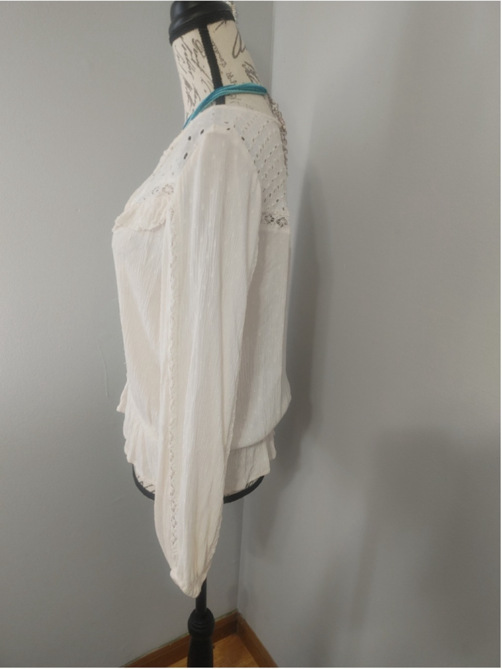 Women's American Eagle Off-White Eyelet Ruffle Gauzy Boho Peasant Blouse L - Picture 4 of 12